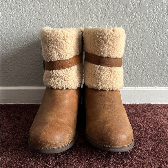 UGG Blayre Il Chestnut Leather Cuffed Sherpa Boot | Size 9.| Above the Ankle. - Picture 2 of 6